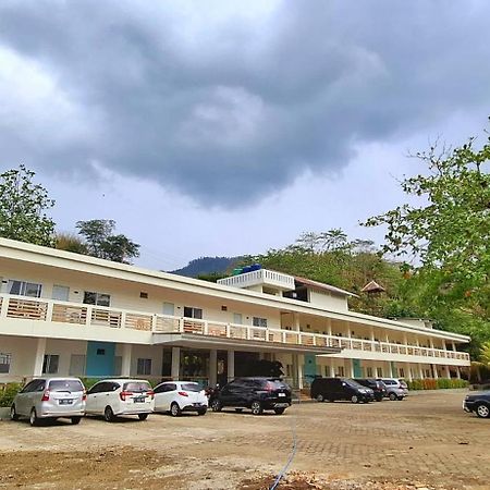 Ciemas Hotel Cipunaga מראה חיצוני תמונה