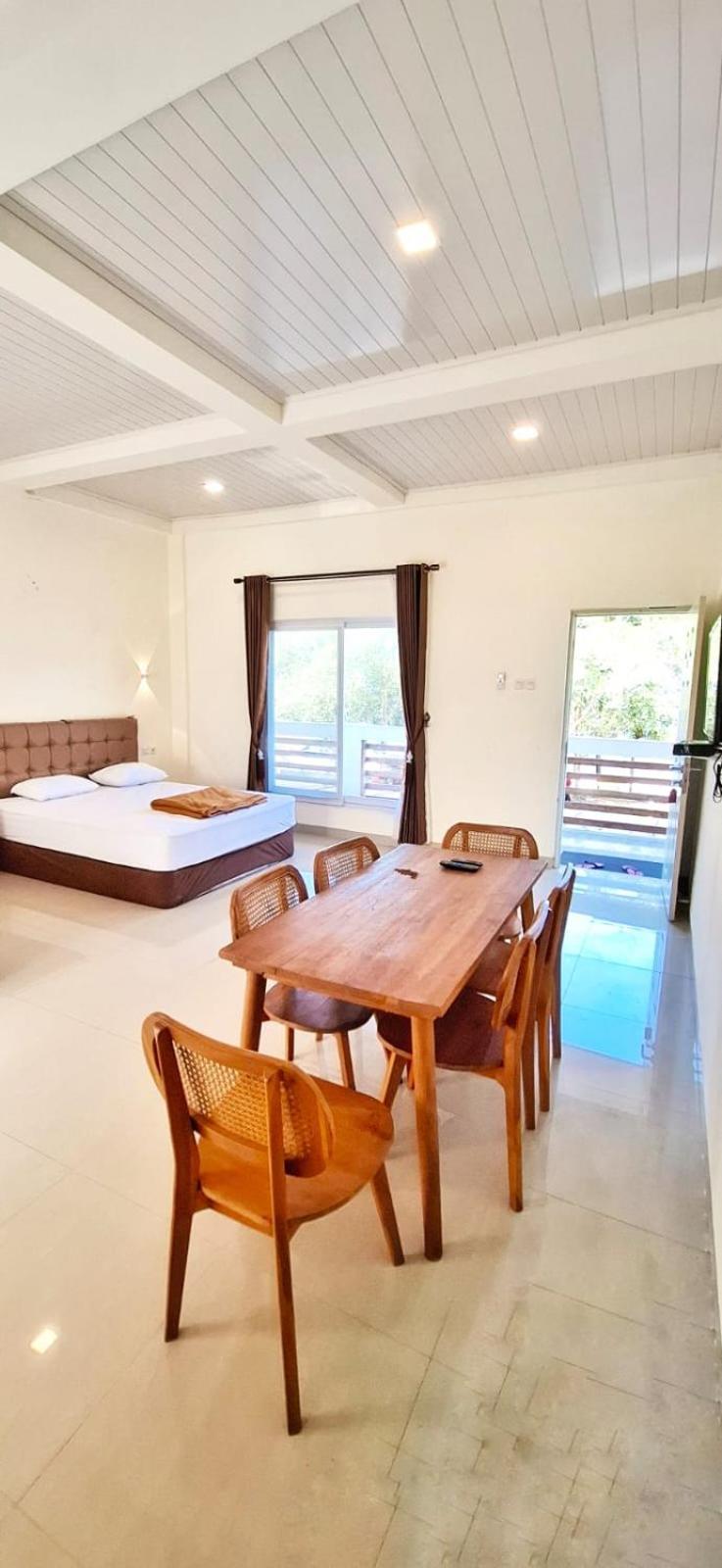 Ciemas Hotel Cipunaga מראה חיצוני תמונה
